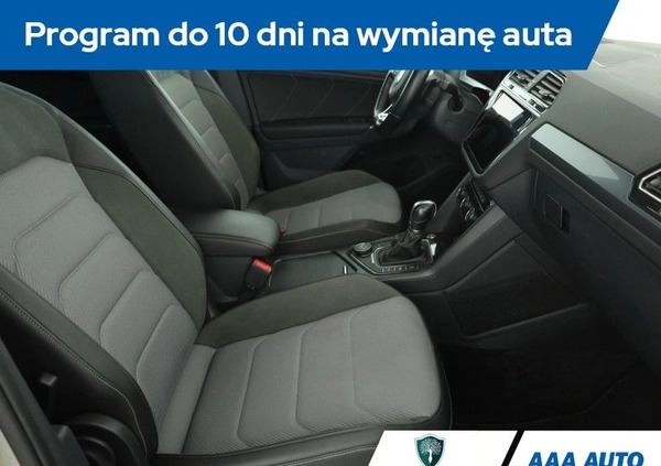 Volkswagen Tiguan cena 130000 przebieg: 59446, rok produkcji 2017 z Gozdnica małe 352